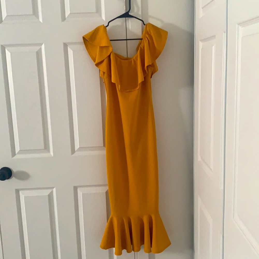 Fashion nova ruffle bodycon dress size S